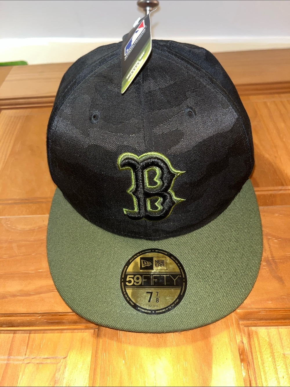 New Era Men’s Black & Olive Green 59FIFTY Fitted Cap with Embroidered B